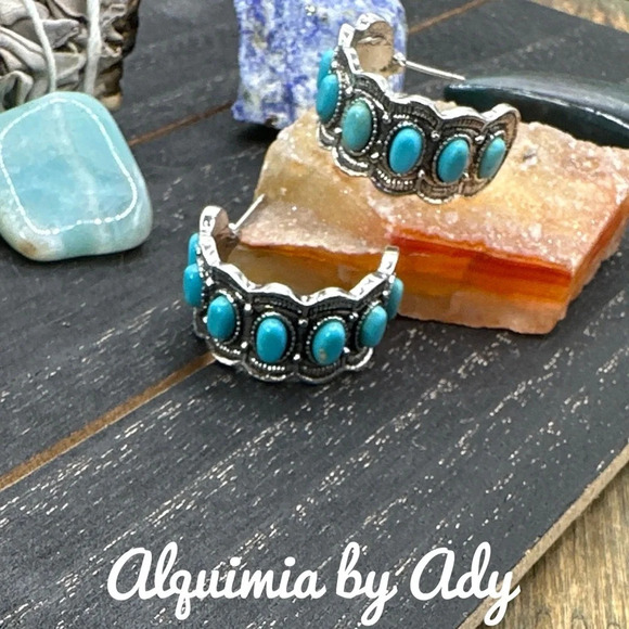 Alquimia Silver and Blue Earrings with Intricate Design - Picture 1 of 3